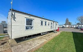 10 Berth Caravan For Hire At Seawick Holiday Park In Essex Ref 27102Sw