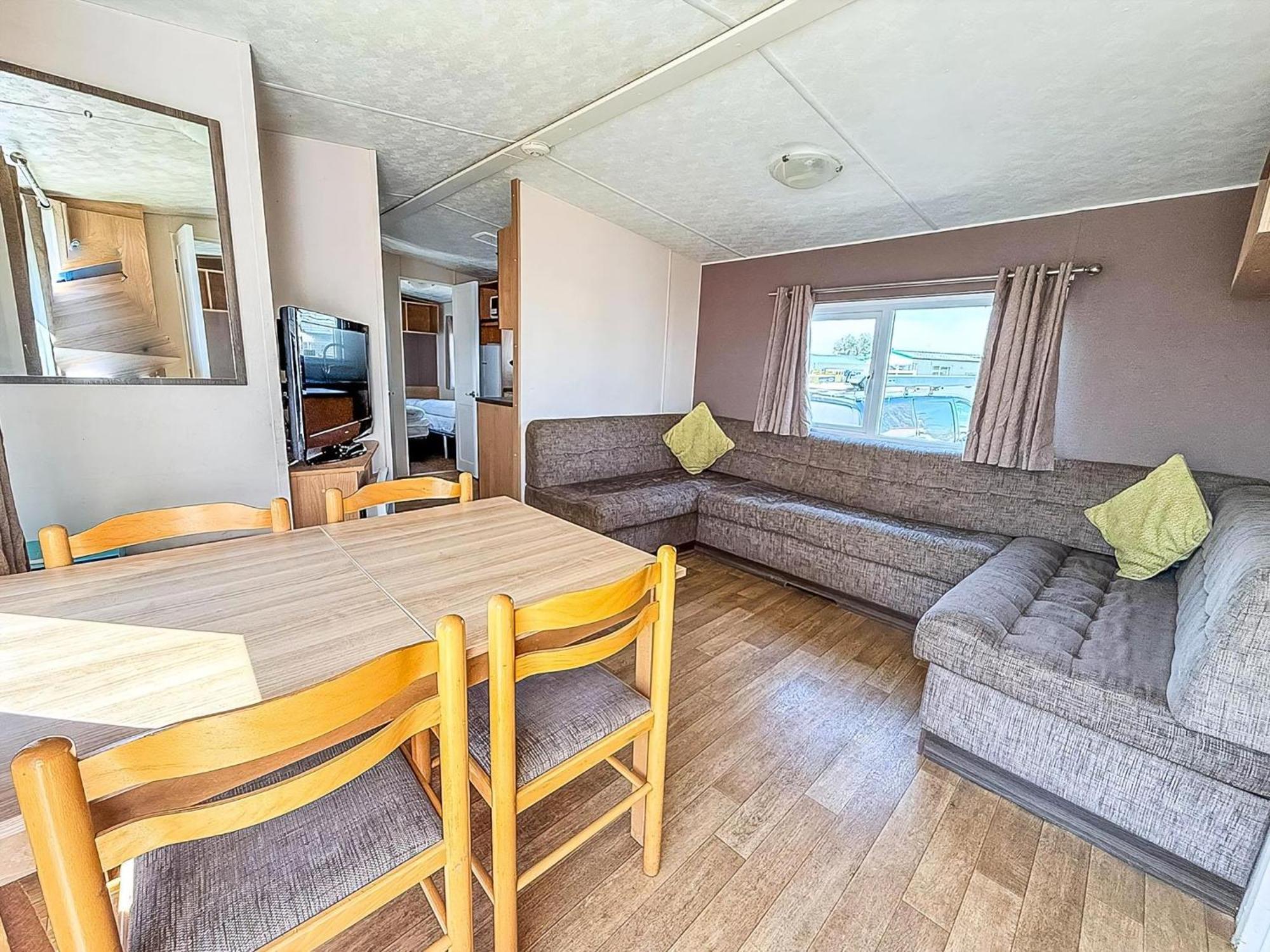 10 Berth Caravan For Hire At Seawick Holiday Park In Essex Ref 27102Sw Clacton-on-Sea Exterior photo